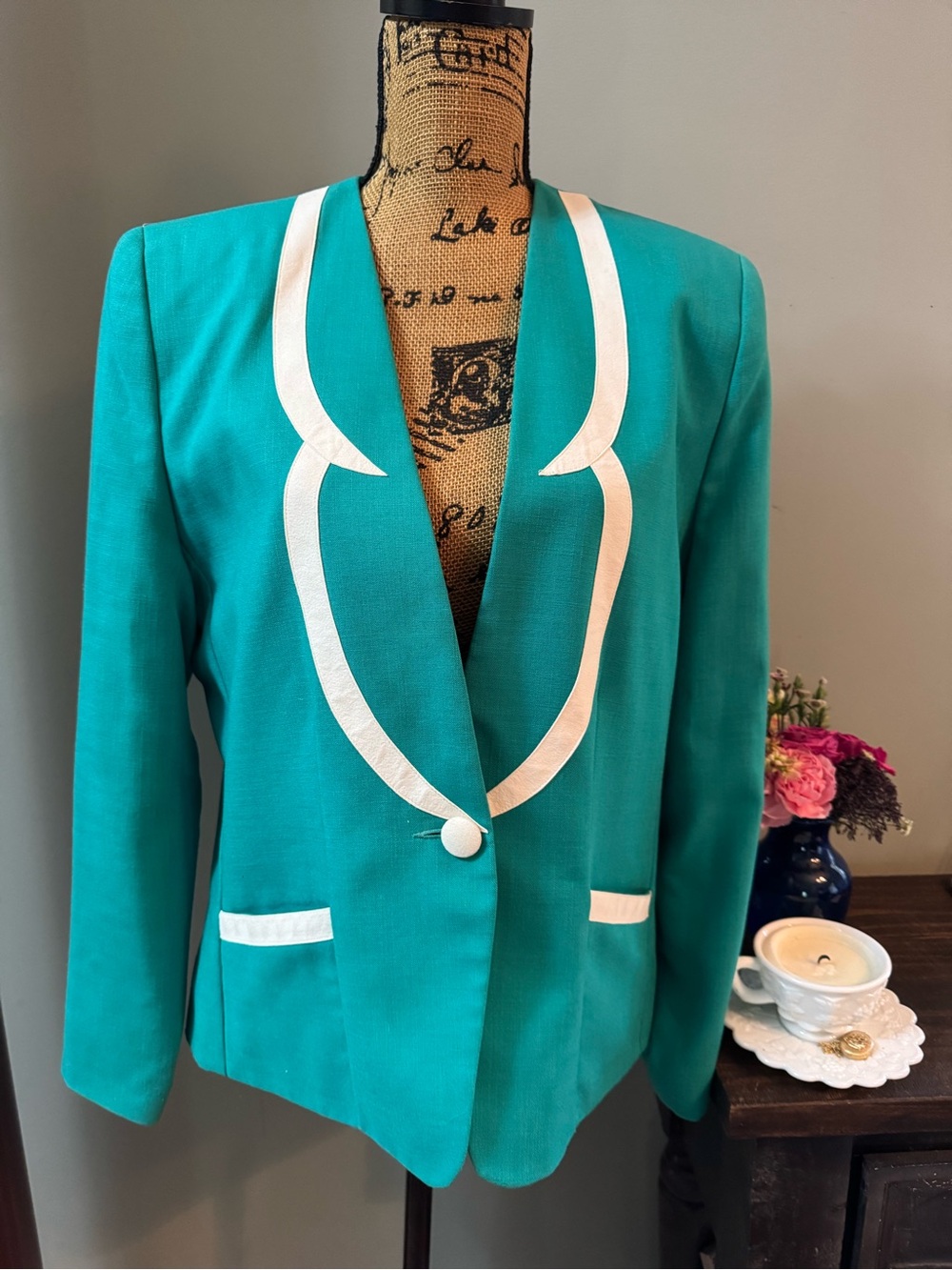 1980s Teal Contrast-Trim Women's Blazer. Size 12. Measurements below.